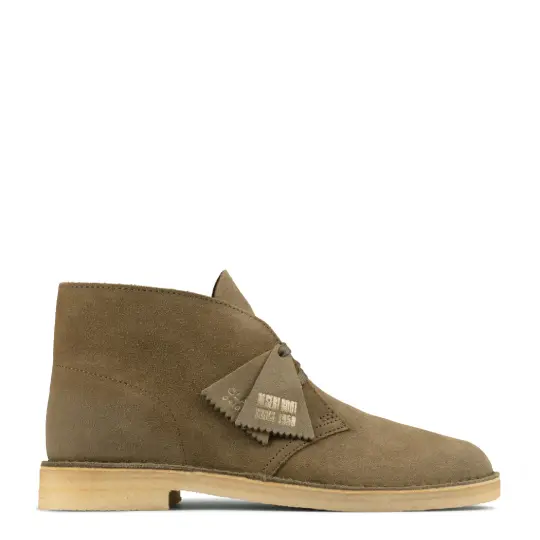 Clarks desert boot in tan sued.